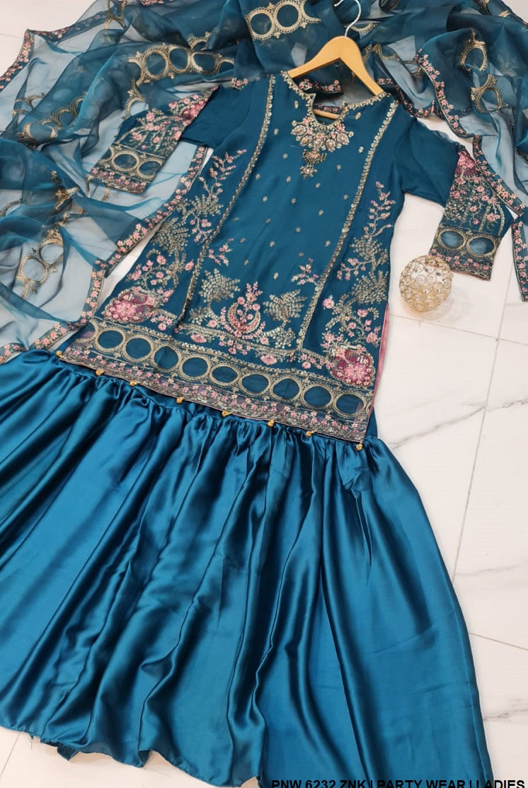 PNW 6232 Pakistani women's chiffon outfit with organza dupatta detail view