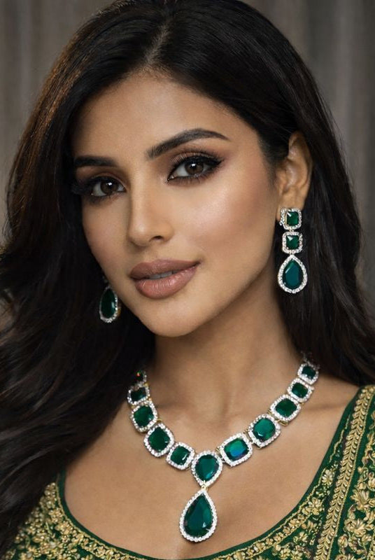 Pakistani women's grace necklace luxury set side view